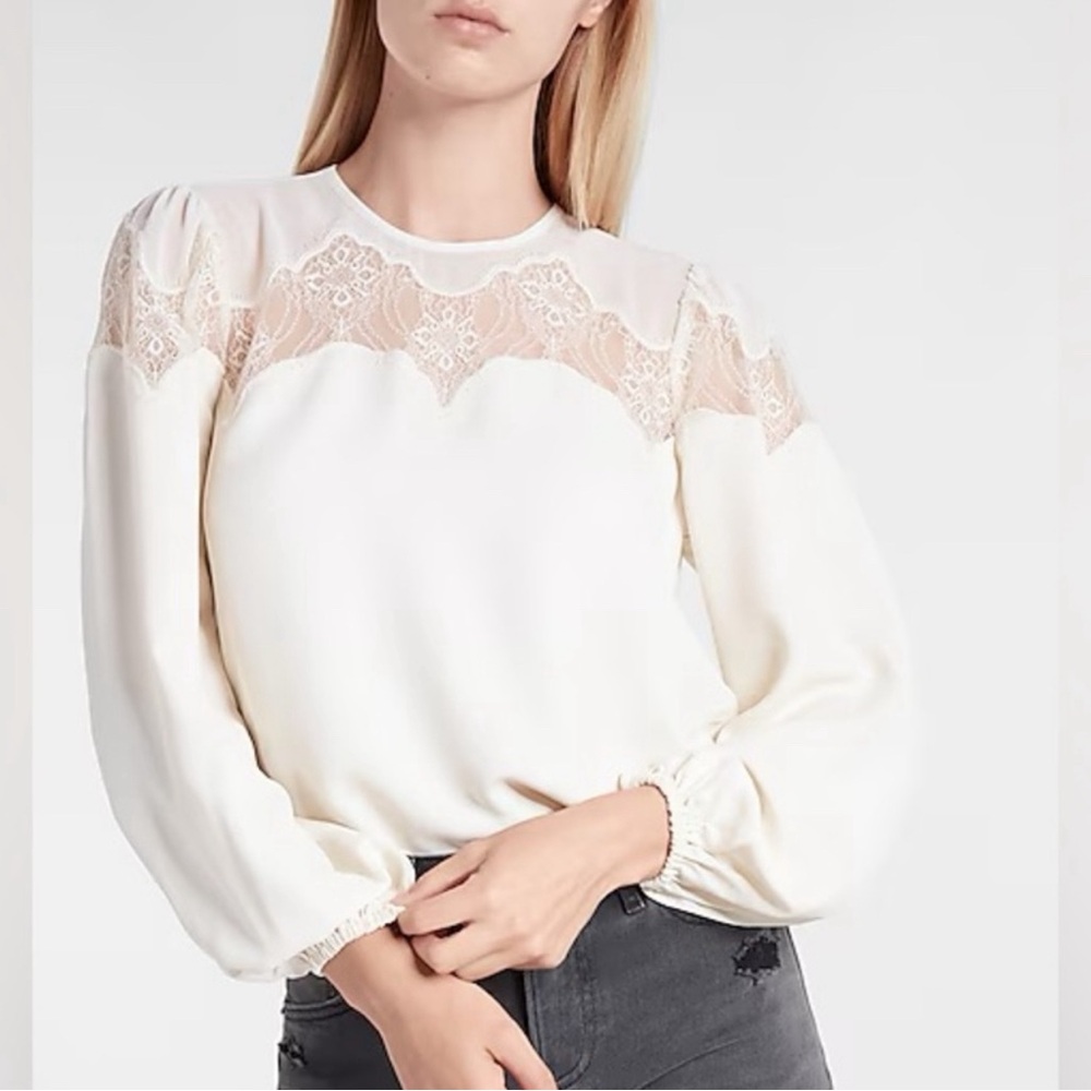 NWT Chic Lace + Balloon Sleeve Top